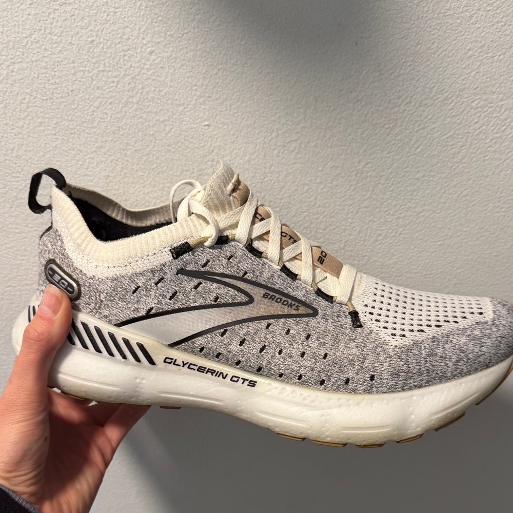 Brooks Sneakers